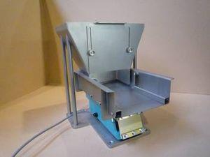 vibrating dosing feeder / continuous-motion / conveying