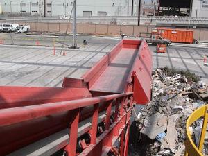 vibrating feeder / for bulk materials