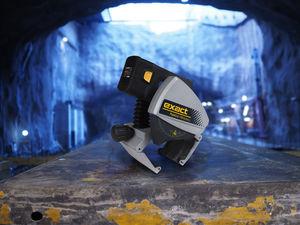 floor saw / for metals / pipe cutter / variable-speed