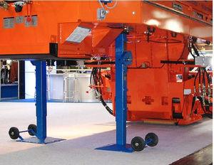 mechanical jack / vehicle body / steel