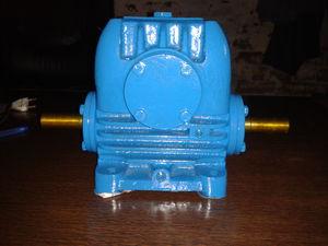 worm gear reducer / right-angle / industrial