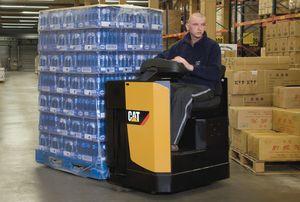 electric reach truck / ride-on / side-facing seated / handling