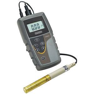 water analyzer / conductivity / temperature / portable