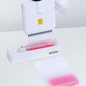 disposable reagent reservoir / for multichannel pipettes