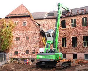 large excavator / crawler / Tier 3 / construction