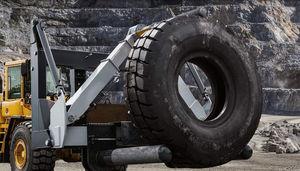 hydraulic manipulator / with gripping tool / for tires / mining and quarrying