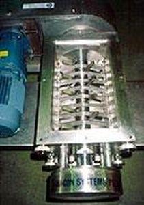 double-roller lump breaker / horizontal / for powders