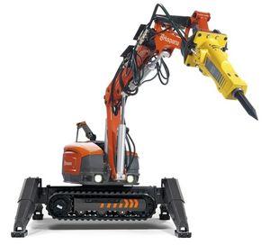 compact demolition robot / remote-controlled