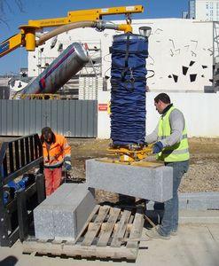 wheeled loader / articulated / curbstone laying