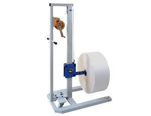 lifting device with gripping tool / for rolls