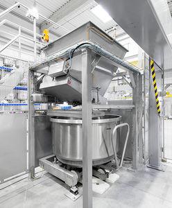 bottom-opening hopper / dough