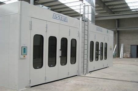 enclosed paint booth / filter / for the chemical industry