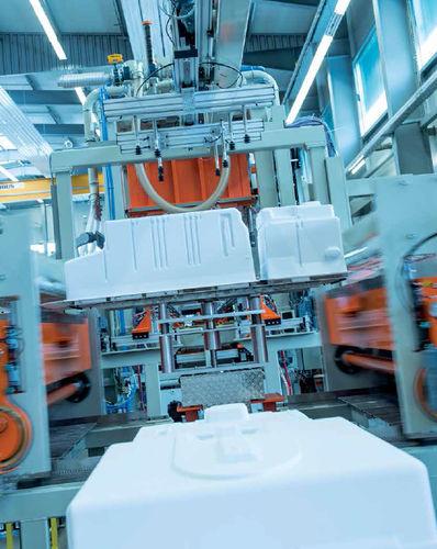 automated thermoformer / panel / for refrigerator production / industrial