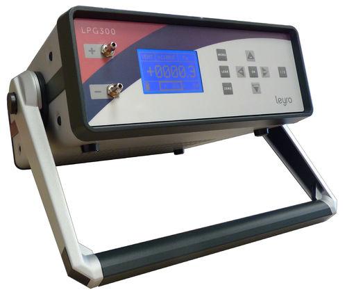 low-pressure pressure controller / for pressure calibration