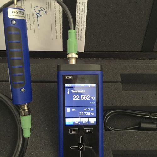 digital thermometer / hand-held / reference / industrial