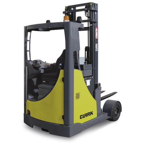 electric reach truck / side-facing seated position / exterior / loading