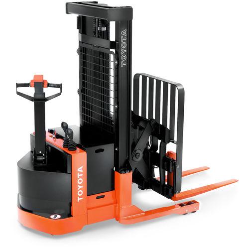 electric reach truck / walk-behind / handling