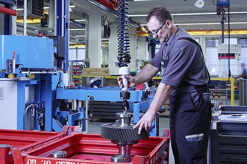 electric manipulator / with gripping tool / for special applications / transport