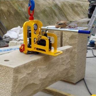 hydraulic lifting clamp / stone
