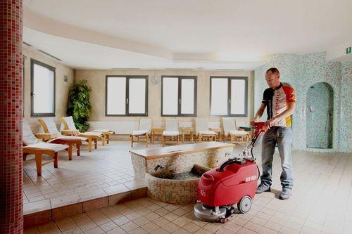 walk-behind scrubber-dryer / cable powered / battery-powered