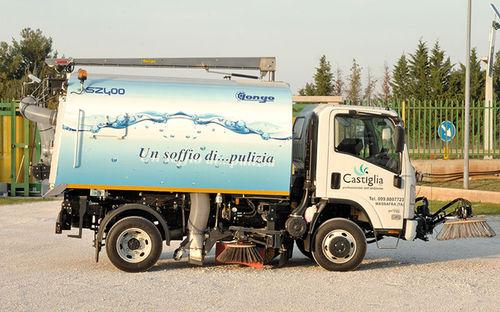 vehicle-mount sweeper / diesel / compact