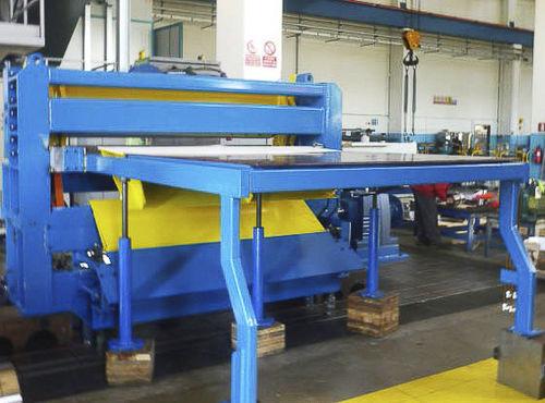 guillotine shear / hydraulic / for metal sheets
