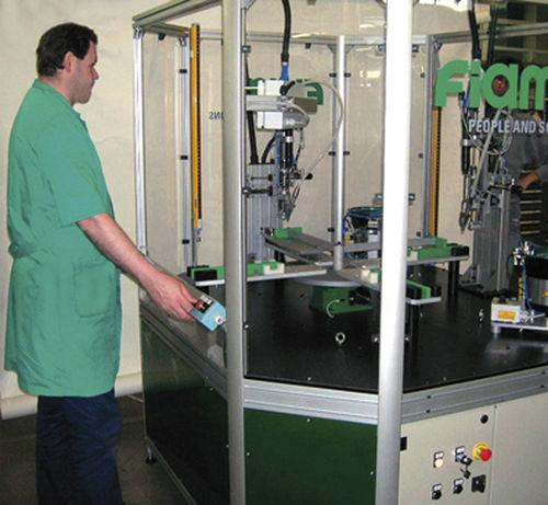 automatic screwing machine