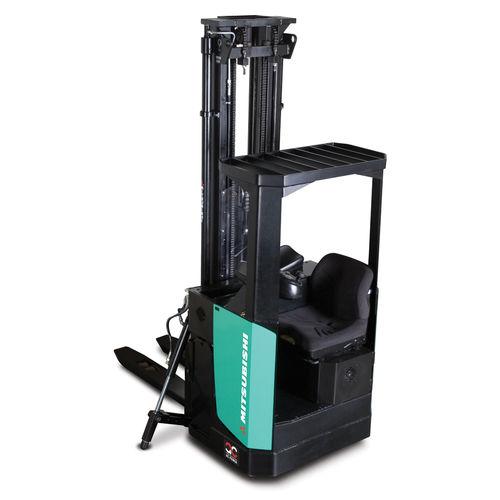 electric stacker truck / side-facing seated position / loading / unloading