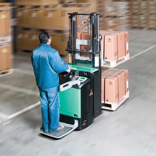 electric stacker truck / stand-on / double-pallet / loading