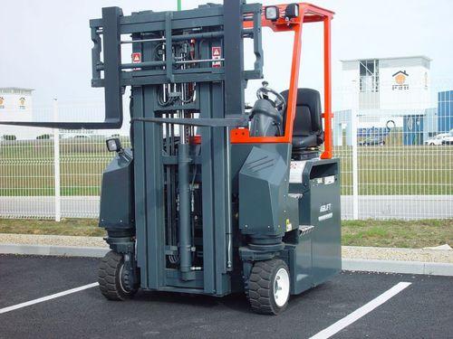 electric forklift / ride-on / exterior / compact