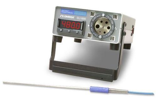 temperature calibrator / portable / dry-block / digital