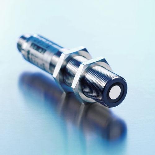 ultrasonic proximity sensor / cylindrical M18 / with switching function / digital