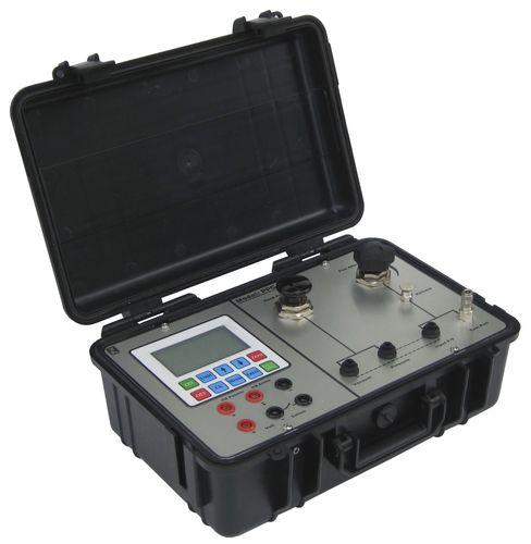 pressure calibrator / desk / portable / precision