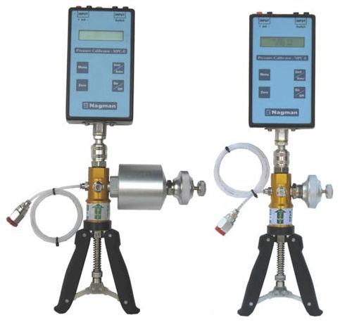 pressure calibrator / hand-held / portable / pneumatic