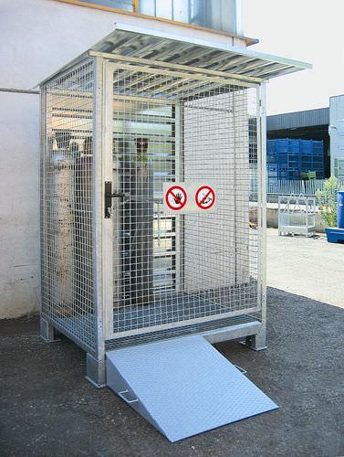 storage cabinet / metal / for gas bottles