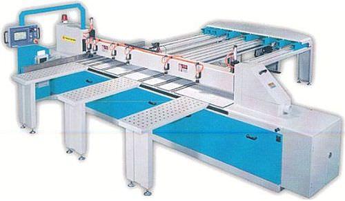 panel saw / horizontal / CNC / servo-driven