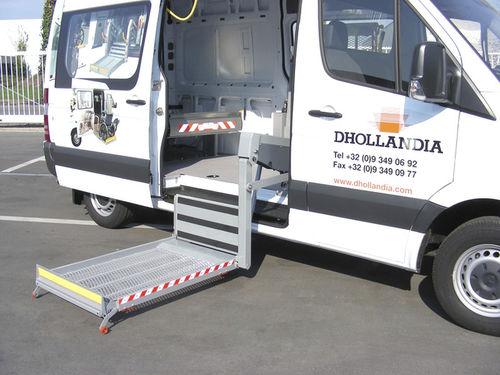 column type lift gate / van