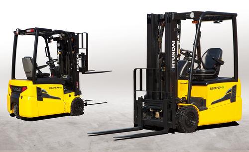 electric forklift / ride-on / narrow-aisle / 3-wheel