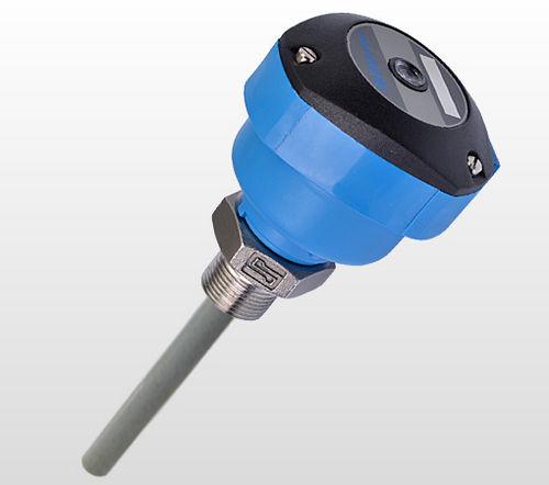 capacitive level switch / for solids and liquids / threaded / flange