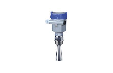 radar level transmitter / for liquids / for vessels / programmable