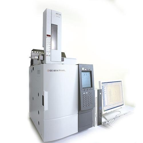 gas chromatograph / multi-detector / laboratory