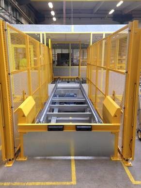 chain conveyor / for pallets / horizontal / transport