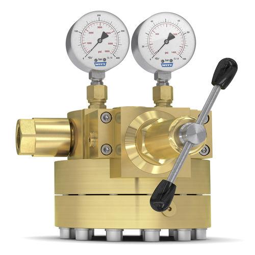 gas pressure regulator / dome-loaded / single-stage / brass