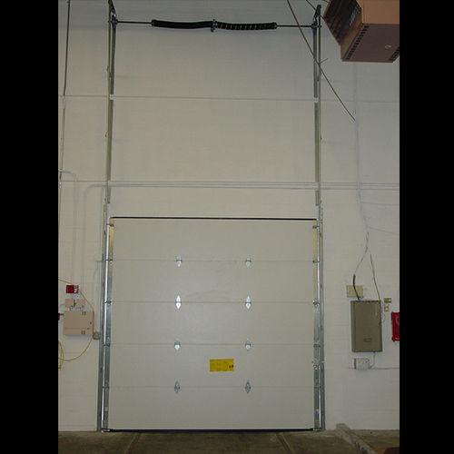 sectional doors / industrial / exterior / loading dock