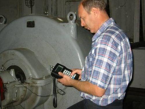 portable vibration analyzer / for rotating machine balancing