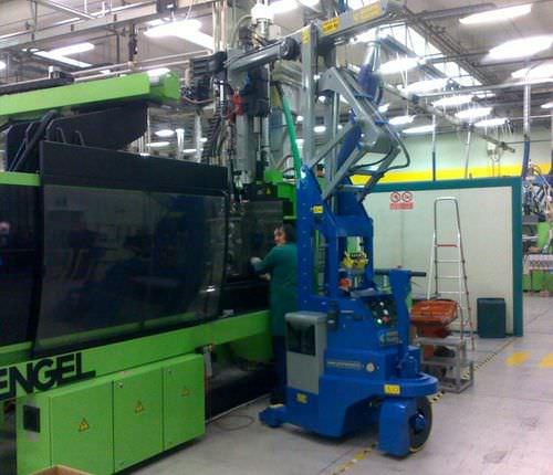 mobile crane / telescopic / mold handling