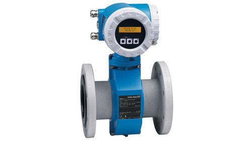 electromagnetic flow meter / for liquids / flange / compact