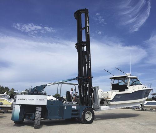 forklift / combustion engine / harbor