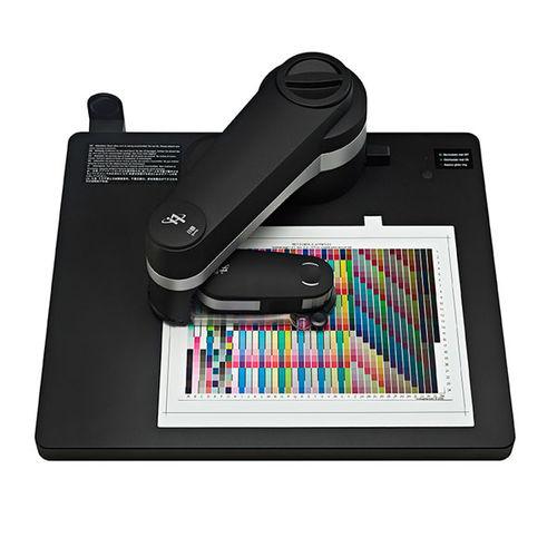 automatic color test chart reading device