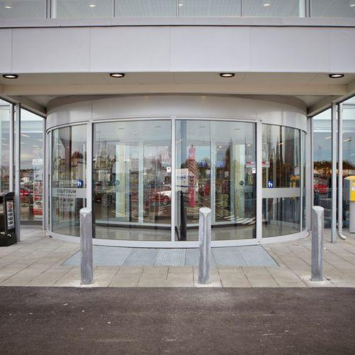 revolving doors / indoor / exterior / security